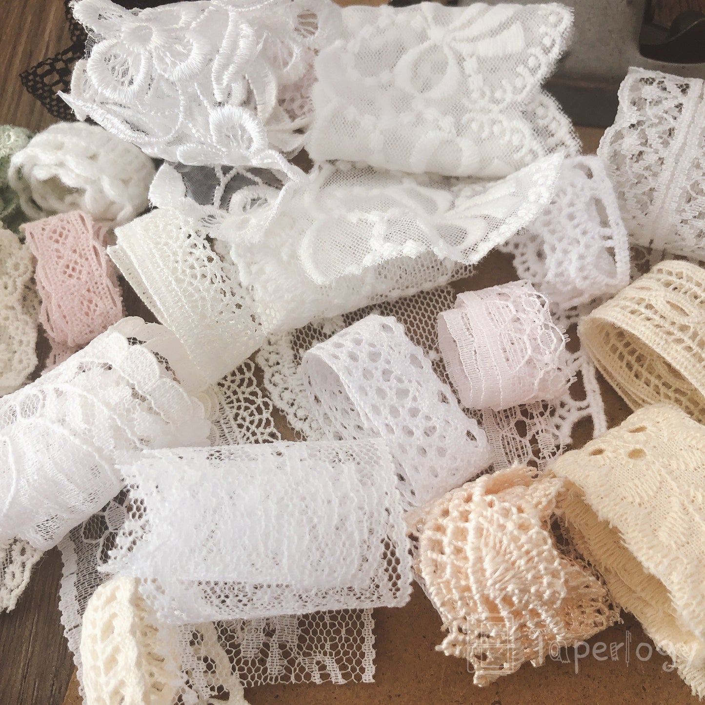 Naili Laces Frames Material Pack